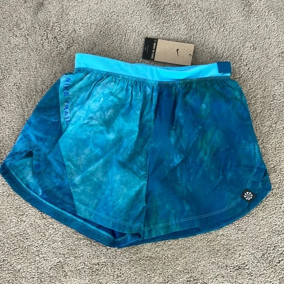 Nike Women’s Trail Repel Shorts - New - Picture 1 of 6